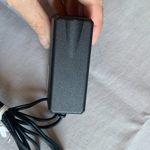 AOEM Power Adapter ADS0306-W120250 100-240V 50-60Hz 1A 12V 2.5A AC power cord - Picture 4 of 9